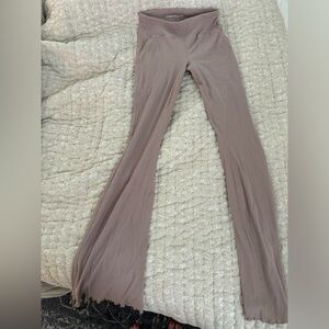 Outdoor Voices - Ribbed Flare Pants in Mauve